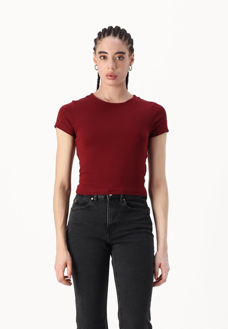 Gina Tricot BASIC TIGHT - Navadna majica - dark red