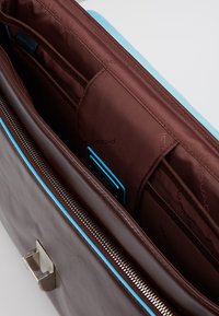 Piquadro BRIEFCASE WITH FLAP - Sac ordinateur - moro