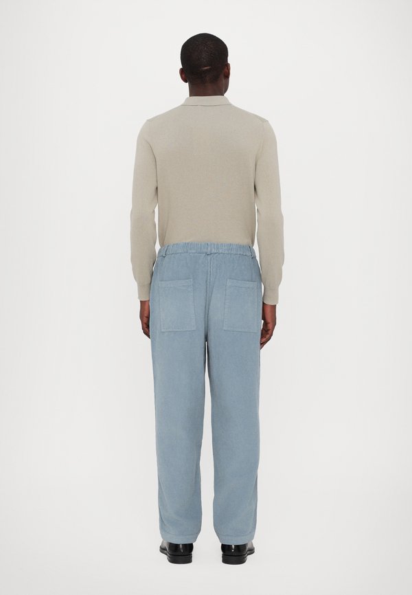 LEISURE PANT - Trousers - frost4