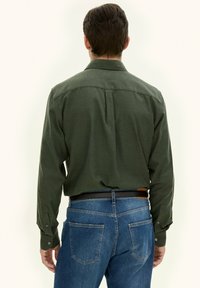 Oscar Jacobson REG FIT CUT AWAY BRUSHED - Camicia - rosciola green