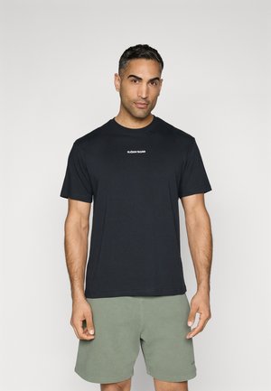 T-shirt nera in cotone con maniche corte e scollatura rotonda, con un piccolo logo bianco "BJÖRN BORG" centrato sul petto.