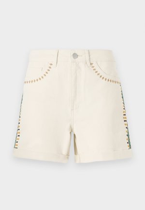 Shorts en coton beige avec des accents cousus en vert, jaune et marron sur les côtés. Comprend des poignets retournés et des poches avant.