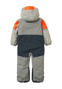 Grijze en marineblauwe geïsoleerde sneeuwpak met een oranje schouderaccent, capuchon, elastische manchetten en verstelbare enkelbanden. Inclusief logodetail.