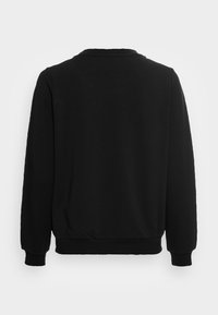 Schwarzes langärmeliges Crewneck-Sweatshirt von hinten gezeigt, mit gerippten Bündchen und Saum auf einem schlichten hellen Hintergrund.