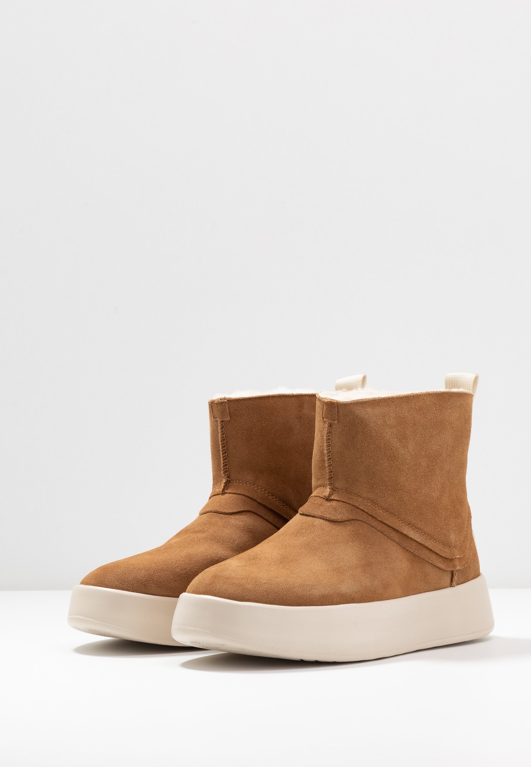 UGG CLASSIC BOOM BOOT Platåstøvletter chestnutbrun UGG OLLI HERITAGE Høye joggesko chestnut Zalando.no