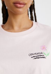 Converse SUMMER FLOWERS LOOSE - Tricou cu imprimeu - blush hush