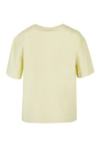 Lysegul bomulds t-shirt, korte ærmer, rund halsudskæring, enkel design og en afslappet pasform. Ingen synlige tryk eller udsmykninger.