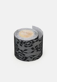 Rouleau de ruban en dentelle noir avec un motif floral, présentant une surface brillante et une étiquette indiquant "MAGIC 30e Anniversaire" sur le dessus.