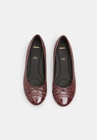 Bata Ballerinaskor med remmar - bordeaux