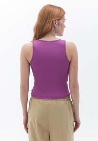 OXXO MIT KURZER FORM - Top - beautyberry