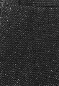 Svart tyg med ett subtilt fiskbensmönster, som har små reflekterande prickar som skapar en texturerad visuell effekt.