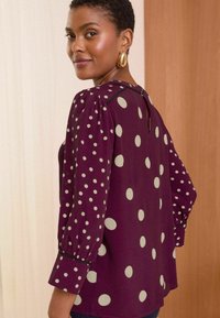 Love & Roses ANIMAL TIPPED CREW NECK - REGULAR FIT - Blusa - red polka dot