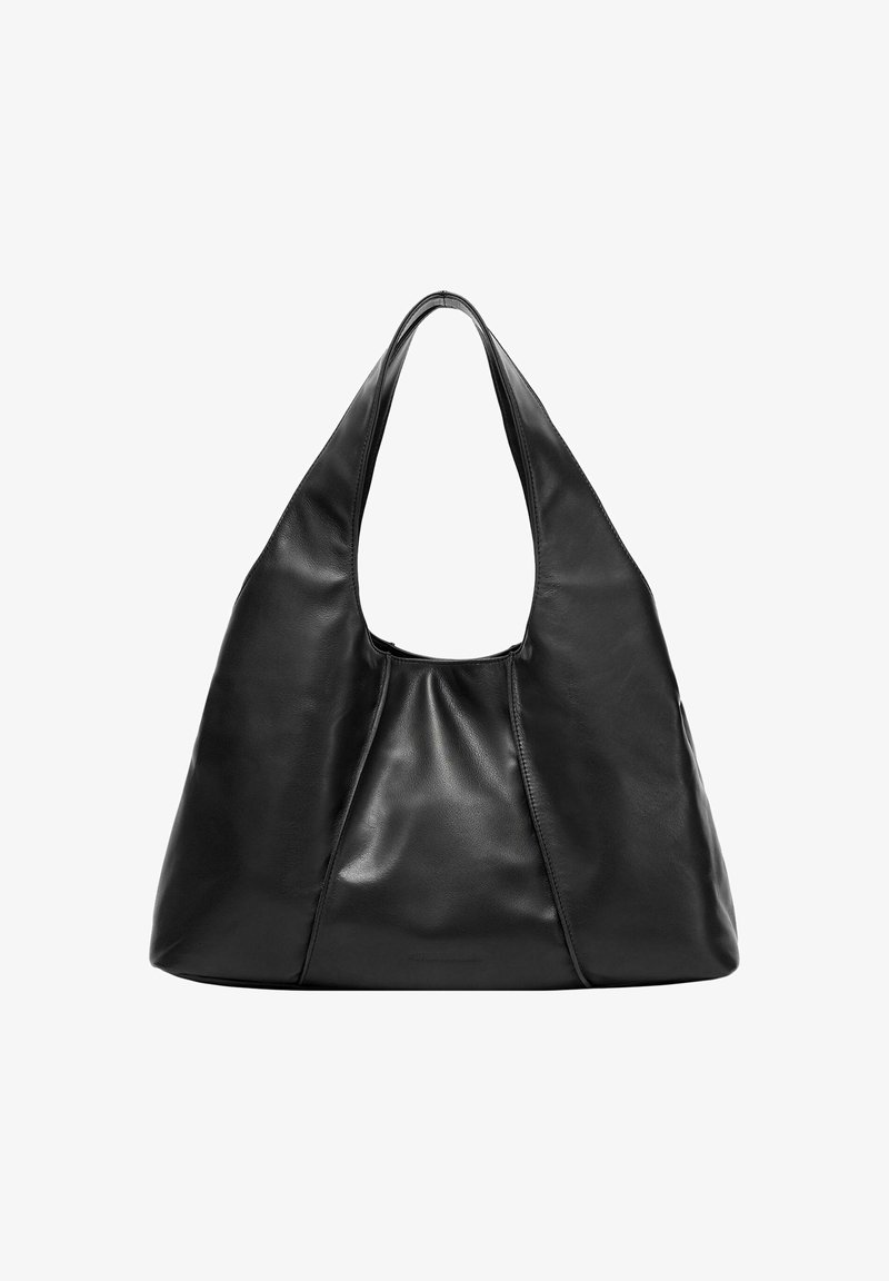 Grote zwarte leren hobo tas met een soepele textuur, brede schouderband en een geplooid ontwerp aan de onderkant, ideaal voor dagelijks gebruik.