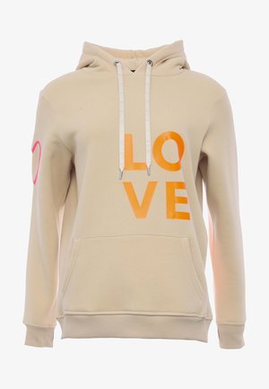 Beige Kapuzenpullover mit "LOVE" in Orange bedruckt, ausgestattet mit einer Kängurutasche, einer Kordelzugkapuze mit logo-verzierten Spitzen und einem pinken Herzdetail am Ärmel.