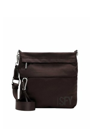Donkerbruine gestructureerde crossbodytas met verstelbare riem, ritsvak en metalen gespen, voorzien van een subtiel "SFY" logo op de voorste onderste hoek.
