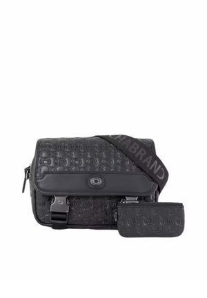 Sac bandoulière noir et petite pochette assortie avec motifs circulaires embossés et sangle de marque réglable.