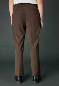 Next REGULAR FIT  - Anzughose - rust brown