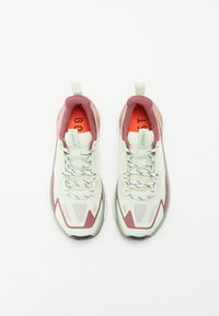 Adidas Terrex TERREX FREE HIKER 2 - Pohodniški čevlji - linen green/off white/quiet crimson