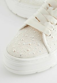 Next FOREVER COMFORT CLEATED CHUNKY - Sneakers low - white gold