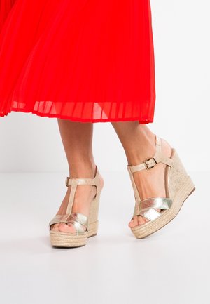 XTI Sandały na obcasie