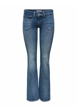 Jeans évasés en denim bleu moyen avec une texture lavée, dotés d'une fermeture à bouton, de passants de ceinture et de poches arrière avec des rabats inclinés.