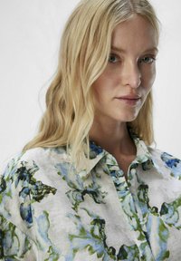 Object Blusa - white sand