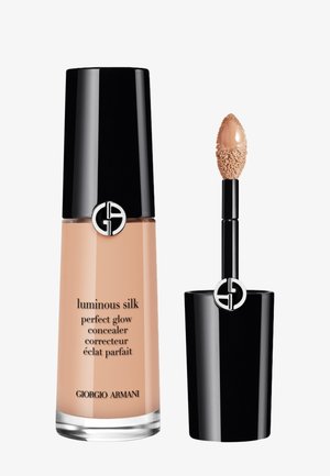 Flacon de correcteur avec bouchon noir et applicateur montrant un produit cosmétique liquide beige, Giorgio Armani Luminous Silk Perfect Glow.