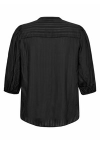 Blusa negra con mangas abullonadas de tres cuartos, tela texturizada y detalle de yugo plisado en la parte posterior. Material suave con un corte holgado.