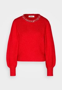 Maglione rosso a maglia con scollatura rotonda, colletto decorato, maniche lunghe a sbuffo e polsini e orlo a coste. Texture liscia con una leggera lucentezza.