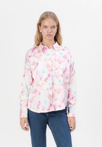 Camicia con motivo floreale nei colori rosa, viola e menta su sfondo bianco; maniche lunghe, tessuto morbido, colletto classico e vestibilità rilassata.