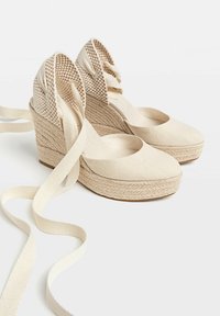 Stradivarius High heels - white