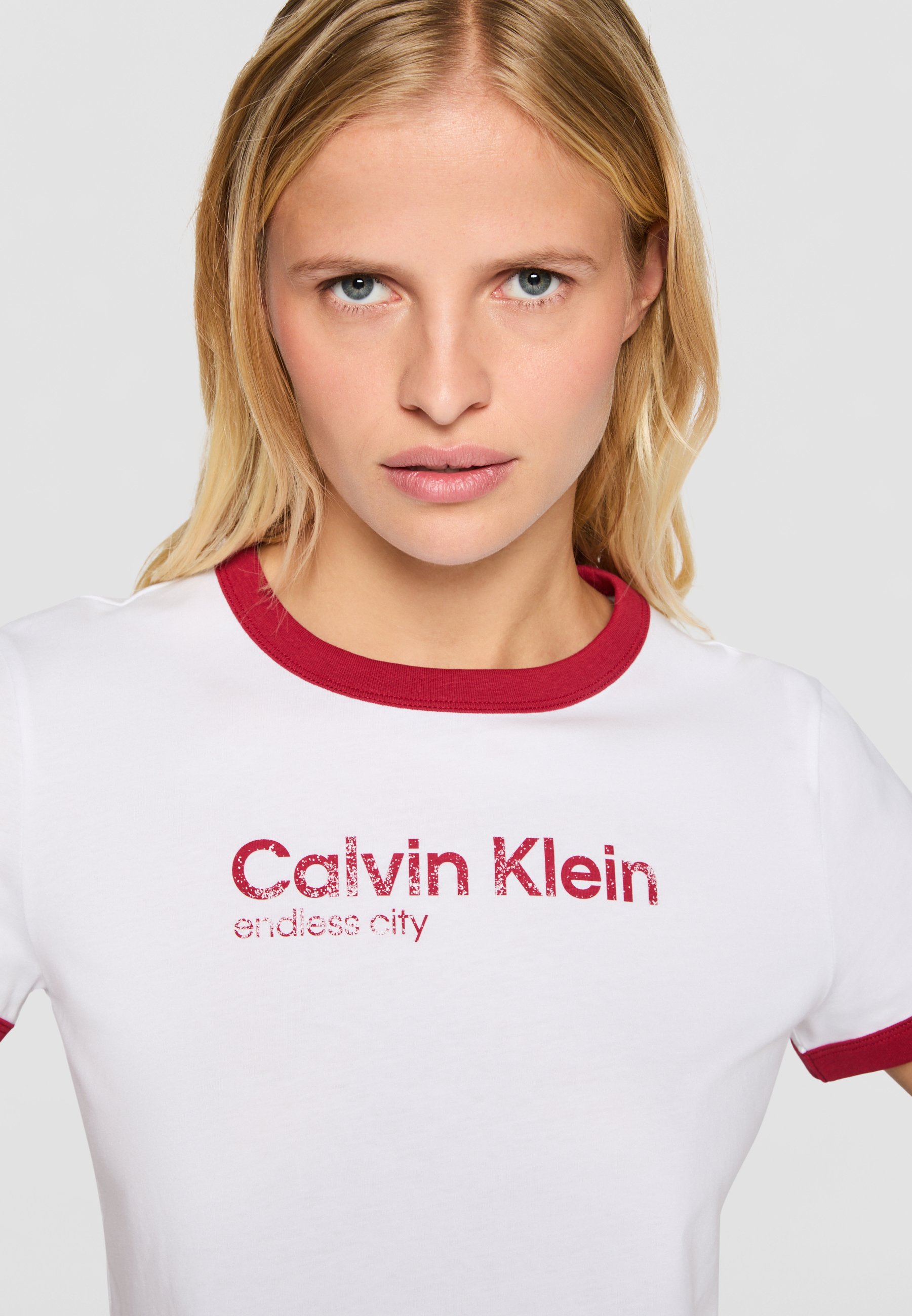 売れ筋商品|||カルバンクライン Tシャツ レディース トップス EXCLUSIVE ENDLESS CITY GRAPHIC BABY TEE - Print T-shirt - bright white Calvin Klein Jeans EXCLUSIVE ENDLESS CITY GRAPHIC BABY TEE