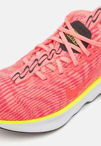 Nike Performance MOTIVA - Tenisice za cestovno trčanje - hot punch/denim turquoise/volt/aster pink/white/black