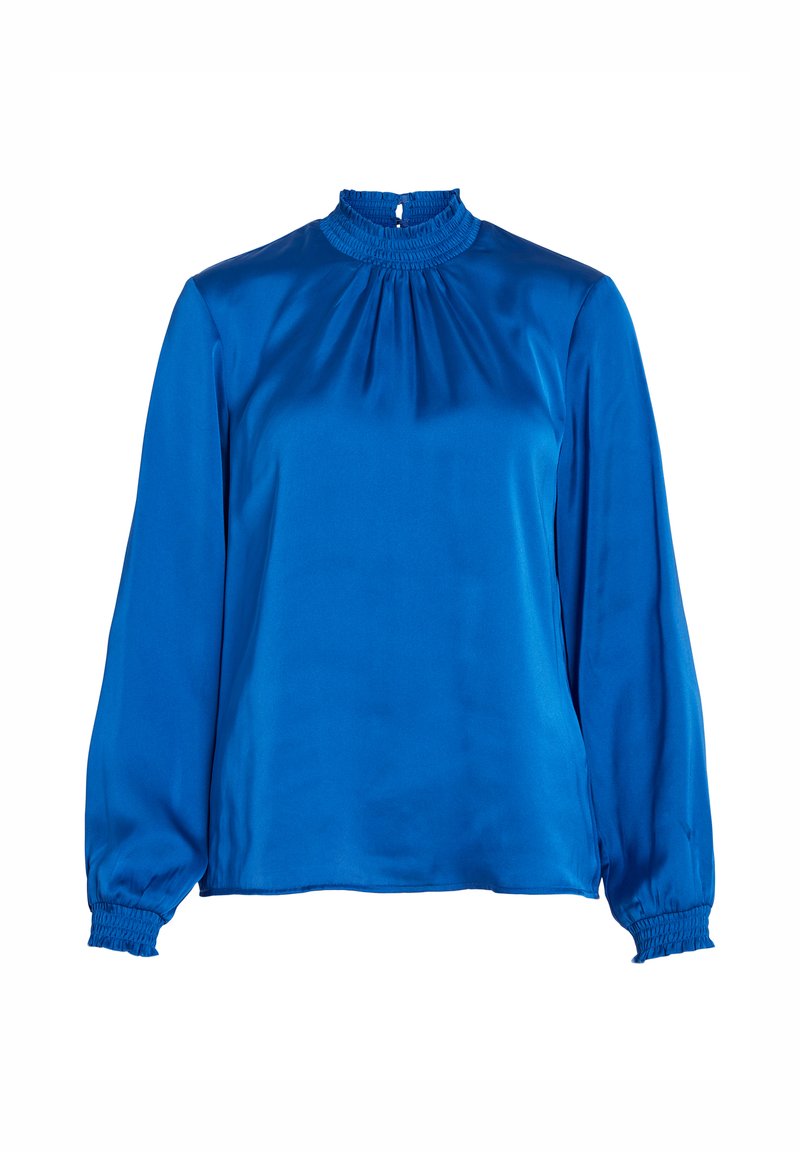 Zijdeblauwe blouse met een hoge, gerimpelde hals, lange mouwen en geplooide details op de schouders en manchetten. Soepele textuur.