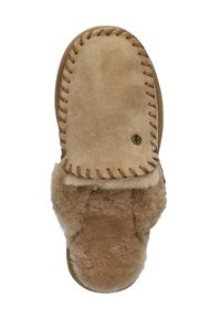 Beige suède pantoffel met een bontvoering, ronde neus, gestikte randafwerking en logo-hardware. Zachte textuur, ontworpen voor comfort.