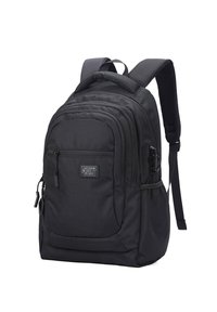 Zaino nero in nylon con molteplici scomparti con zip, spallacci imbottiti e una finitura testurizzata. Presenta una toppa con logo sulla parte anteriore.