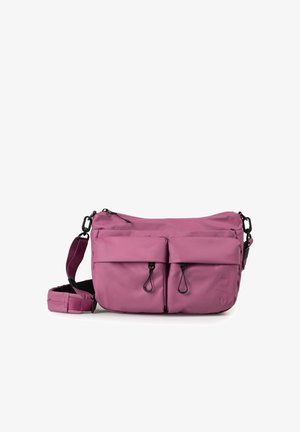 Paarse crossbody tas met verstelbare schouderriem, twee voorvakken met rits en zwarte trekkoorden, en een ritssluiting aan de bovenkant.
