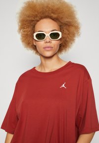 Jordan TEE  - Lihtne T-särk - dune red