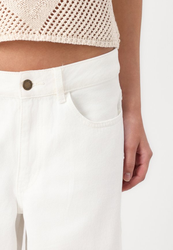 SAGE BERMUDA - Denim shorts - ecru2