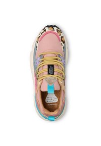 Mångfärgad sneakers med rosa, grå och leopardskinnsdetaljer. Texturerad tyg, gummisula och gula snören med en blå tab.