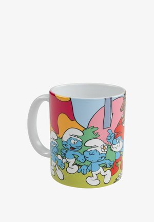 Tazza in ceramica con un vivace design da cartone animato che presenta personaggi blu su uno sfondo multicolore. Forma arrotondata con un grande manico.