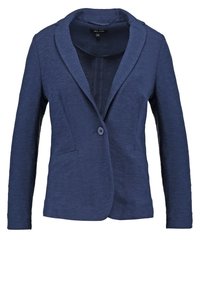 Granatowa marynarka z fakturowanej tkaniny, z klapami, z jednoprzewodowym zapięciem na guzik i dwiema przednimi kieszeniami.