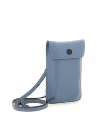 Borsa a tracolla in pelle blu per telefono con chiusura a scatto, bordi arrotondati e superficie testurizzata. Include una tracolla sottile e regolabile.