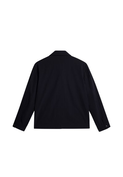 Giacca blu, realizzata in tessuto liscio, presenta un collo a camicia, maniche lunghe e dettagli con bottoni sui polsini. Design semplice sul retro.