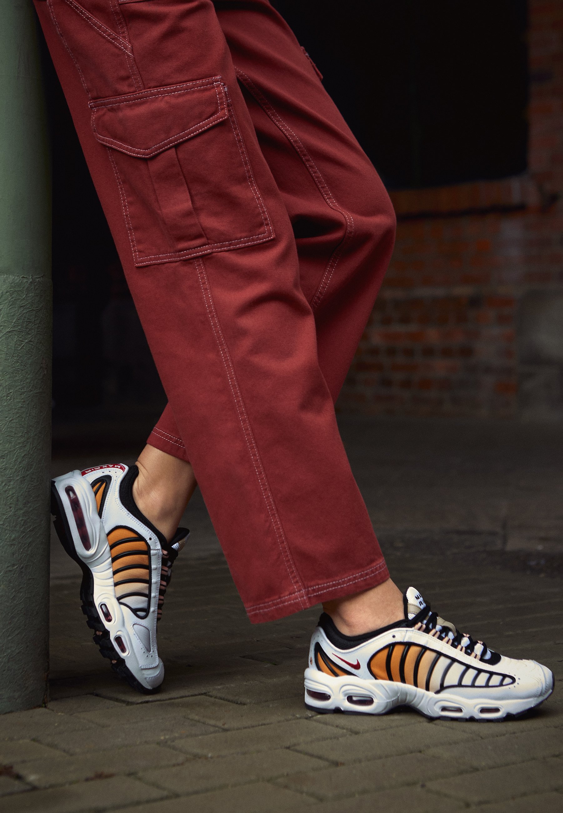 AIR MAX TAILWIND Sneakers whitegym redblackcoral stardustdesert AIR MAX TAILWIND Sneakers whitegym redblackcoral stardustdesert