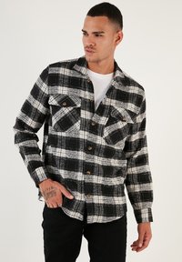 REGULAR FIT - Shirt - black
