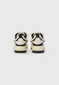 Steve Madden BOOMER - Joggesko - black/white