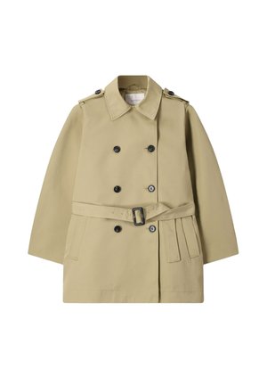 Beige dubbele rij knopen trenchcoat met zwarte knopen, een tailleband met gespsluiting, schouderepauletten en zijzakken, plat gelegd op een witte achtergrond.