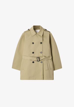 Beige dubbele rij knopen trenchcoat met zwarte knopen, een tailleband met gespsluiting, schouderepauletten en zijzakken, plat gelegd op een witte achtergrond.