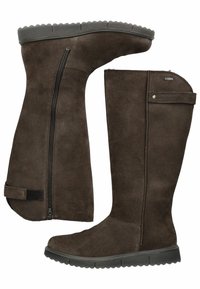 Bottes en daim marron montantes avec fermeture éclair sur le côté, finition texturée, semelle en caoutchouc et détail de sangle ajustable en haut.